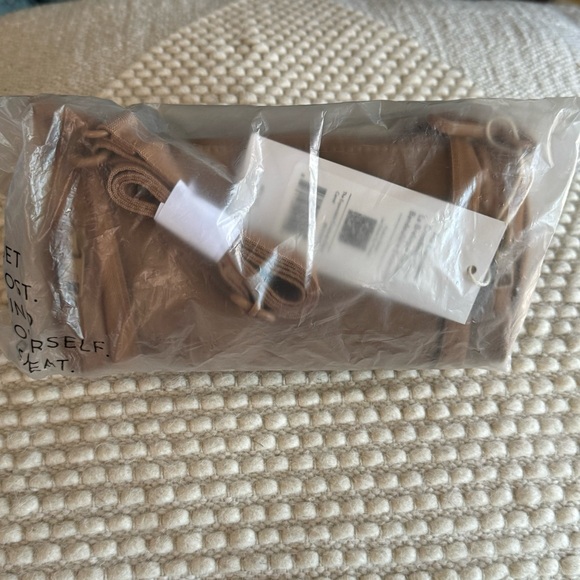 BEIS Camel Tan Expandable Crossbody Charm Bag with Adjustable Shoulder Strap nwt - Picture 8 of 12